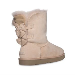 ISO!! 👢👀🔍 Ugg Bailey Bow Short Ruffle size 8!